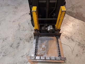 Stacker com condutor a pé Crown WE2300-16