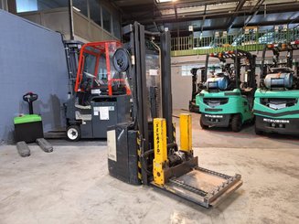 Stacker com condutor a pé Crown WE2300-16