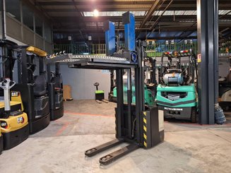 Stacker com condutor a pé Crown WE2300-16