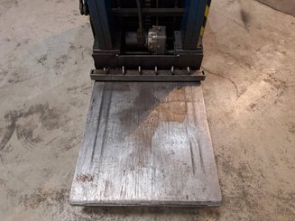 Stacker com condutor a pé Crown WE2300-16
