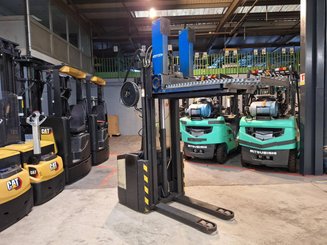 Stacker com condutor a pé Crown WE2300-16