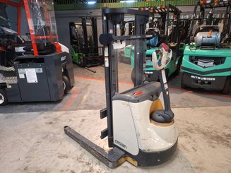 Levantador com braços circundantes Crown ST3000-1.0