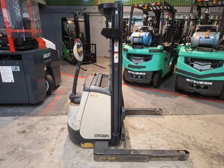 Levantador com braços circundantes Crown ST3000-1.0