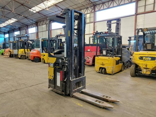 Stacker com condutor transportado Caterpillar NSR20N - 1