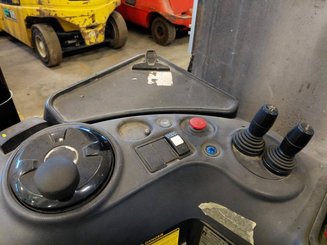 Stacker com condutor transportado Caterpillar NSR20N