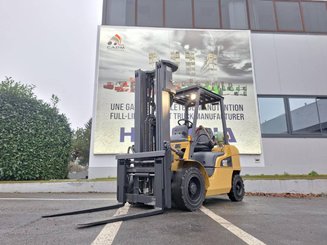 Empilhador de contrapeso 4 rodas Caterpillar GP30NT - 1