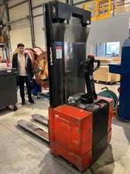 Stacker com condutor a pé Euroloc 42