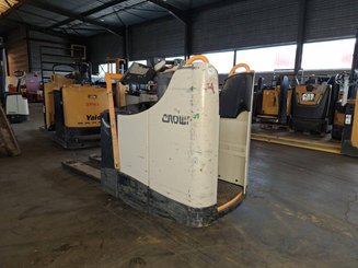 Porta-paletes eléctrico com condutor transportado Crown WT3040