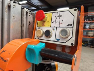 Plataforma com mastro vertical JLG TOUCAN DUO