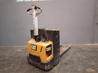 Porta-paletes eléctrico com condutor a pé Caterpillar NPP20N2