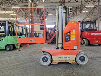 Plataforma com mastro vertical JLG TOUCAN 8E