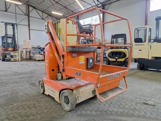 Plataforma com mastro vertical JLG TOUCAN 8E