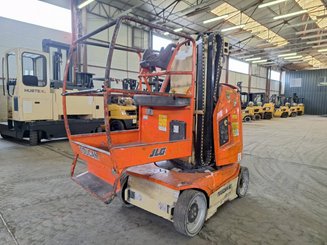 Plataforma com mastro vertical JLG TOUCAN 8E
