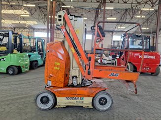 Plataforma com mastro vertical JLG TOUCAN 8E