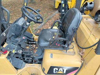Empilhador de contrapeso 4 rodas Caterpillar GC55K - 3