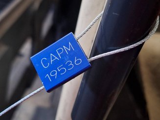 Empilhador retráctil de 4 direcções Hubtex MD45