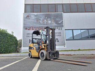 Empilhador de contrapeso 4 rodas Caterpillar GP25N