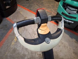 Stacker com condutor a pé Crown WE2300-16