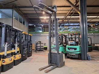 Stacker com condutor a pé Crown WE2300-16