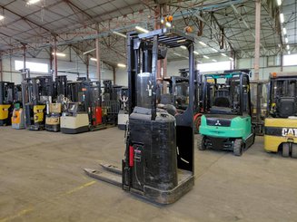 Stacker com condutor transportado Caterpillar NSR16N