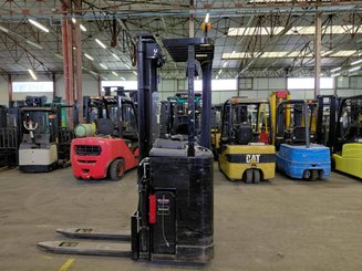 Stacker com condutor transportado Caterpillar NSR16N