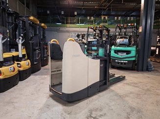 Stacker com condutor transportado Crown DT3040