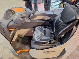 Empilhador retráctil Crown ESR5260-2,0
