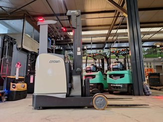 Empilhador retráctil Crown ESR5260-2,0