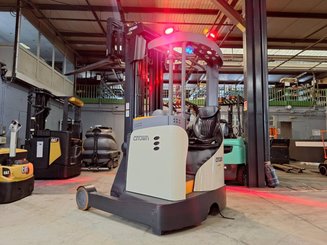 Empilhador retráctil Crown ESR5260-2,0 - 8