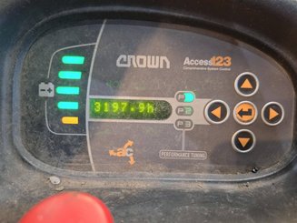 Porta-paletes eléctrico com condutor transportado Crown WT3040 2.00