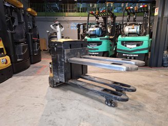 Porta-paletes eléctrico com condutor a pé Caterpillar NPP20N2E