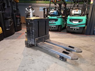 Porta-paletes eléctrico com condutor a pé Caterpillar NPP20N2E