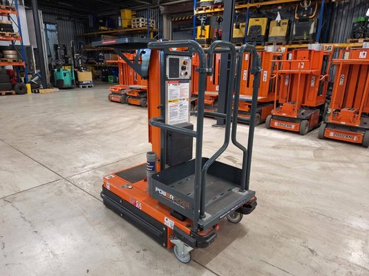 Plataforma com mastro vertical JLG POWER PICKER - 1