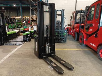 Stacker com condutor a pé Hangcha CDD16-XT1-SI