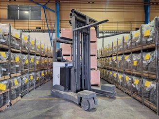 Empilhadores Retrácteis Multidirecionais UniCarriers 250DTFVRE635UFW