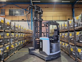 Empilhadores Retrácteis Multidirecionais UniCarriers 250DTFVRE635UFW