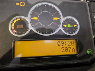 Empilhadores Retrácteis Multidirecionais UniCarriers 250DTFVRE635UFW