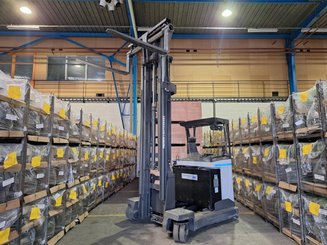 Empilhadores Retrácteis Multidirecionais UniCarriers 250DTFVRE635UFW