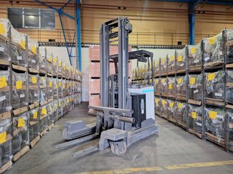 Empilhadores Retrácteis Multidirecionais UniCarriers 250DTFVRE635UFW