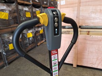 Porta-paletes eléctrico Hangcha CBD15-WS