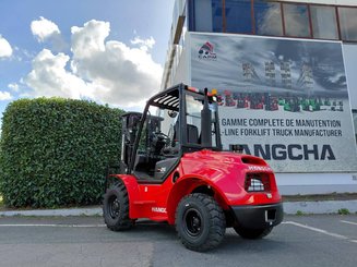 Carreta elevadora todo terreno Hangcha TT25-2 (CPCD25-X2W98E-RT2)