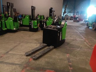 Porta-paletes eléctrico com condutor transportado Hangcha CBD20-XT1S-SiSU - 1