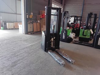 Stacker com condutor a pé Hangcha CDD16-XT1-SI