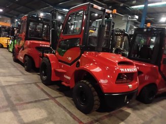 Carreta elevadora todo terreno Hangcha TT35-2 (CPCD35-X2W98E-RT2)