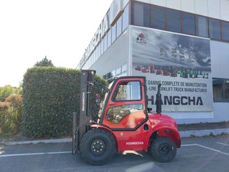 Carreta elevadora todo terreno Hangcha TT35-2 (CPCD35-X2W98E-RT2)