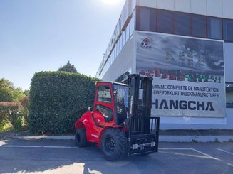 Carreta elevadora todo terreno Hangcha TT35-2 (CPCD35-X2W98E-RT2)