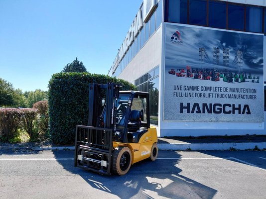 Empilhador de contrapeso 4 rodas - XE30Hi ( CPD30-XEY2H2-SI )