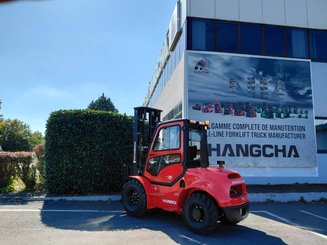 Carreta elevadora todo terreno Hangcha TT35-4 ( CPCD35-XW33C-RT4 )