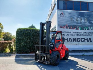 Carreta elevadora todo terreno Hangcha TT35-4 (CPCD35-XW33C-RT4)