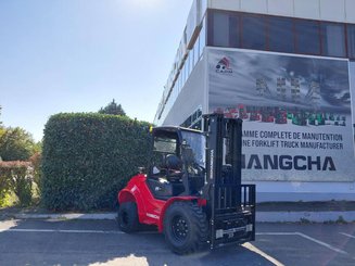 Carreta elevadora todo terreno Hangcha TT35-2 (CPCD35-X2W98E-RT2) - 1